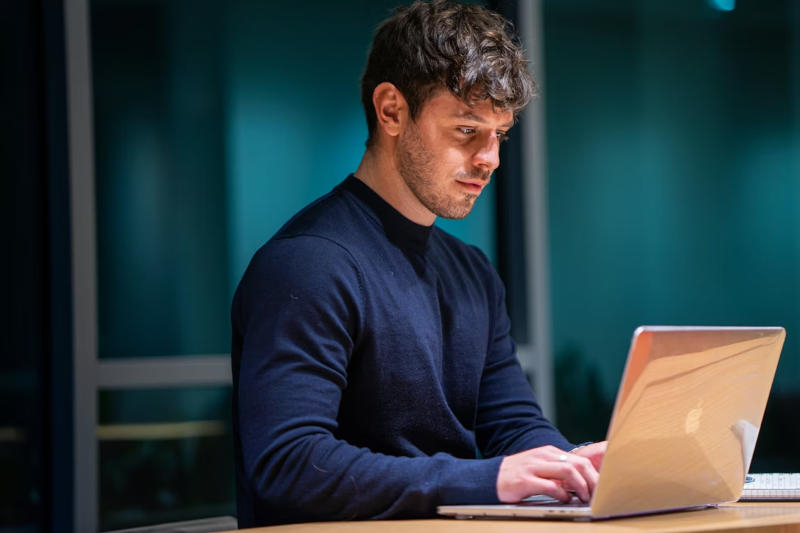 Активните потребители на изкуствен интелект се сблъскват със засилен риск от професионално изтощение