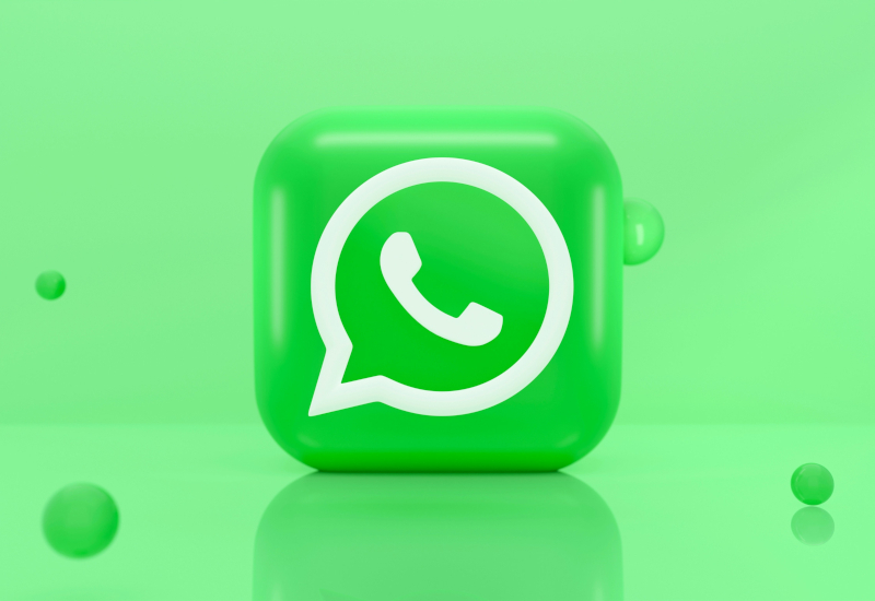 WhatsApp въвежда платената абонаментна услуга Plus за iOS със нови теми, емблеми и 18 цветови акценти