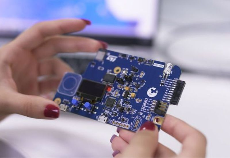 Китай може да завладее до 42 % от световния пазар на масови микрочипове към 2028 г., ако използва изкуствен интелект.