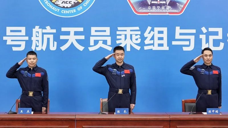 Трещина в прозореца на космическия корабел: екипажа на Шенчоу-20 описва спасяваща евакуация от орбитата