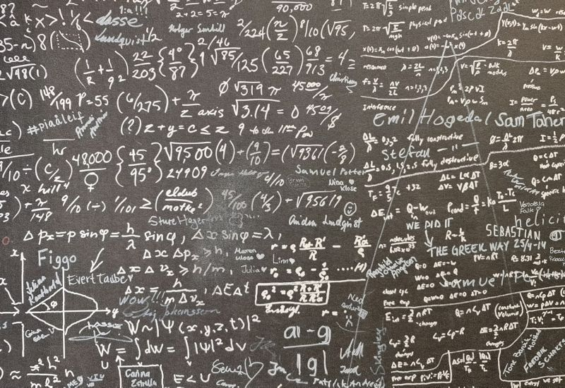 От анализ на котове до теореми на Ердеш: изкуственият интелект все по-често атакува върховете на математиката