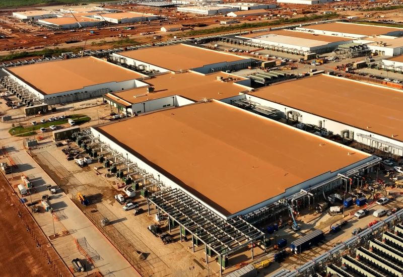 OpenAI намали строителството на центъра за данни, за да намали тревожността на инвеститорите преди първото публично предложение.