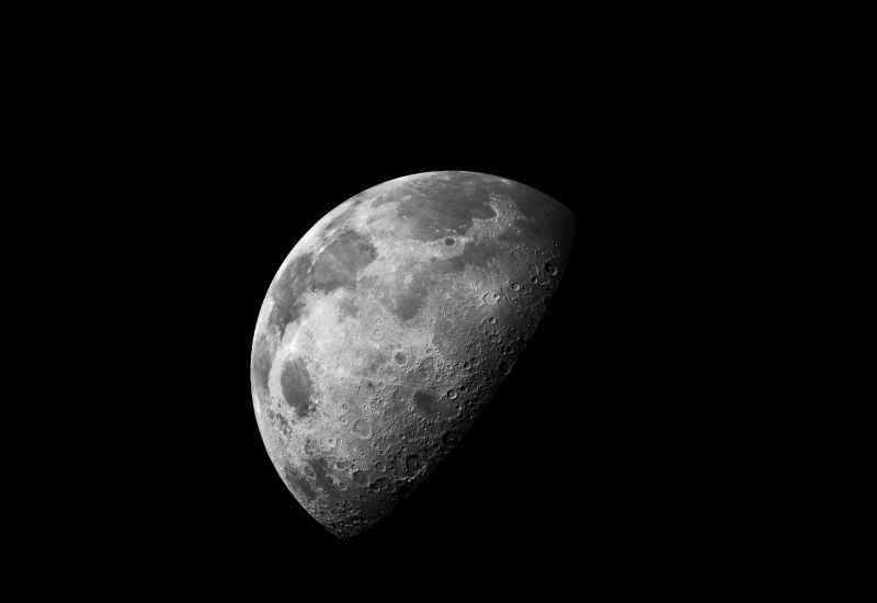 Изон Маск планира да изгражда сателитна мрежа за изкуствен интелект към Луната, използвайки гигантска катапулта за стартиране.