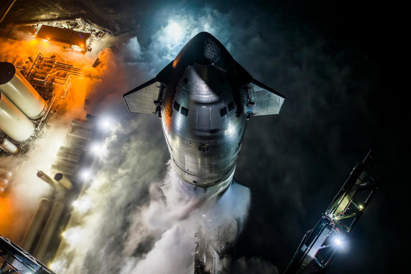 NASA и SpaceX дискутираха за необходимостта от ръчно управление по време на лунната кацане