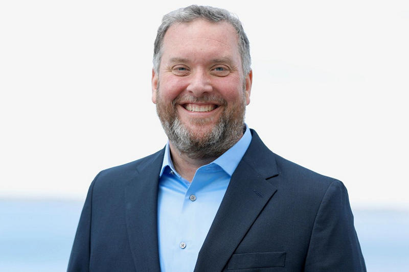 Qualcomm привлече ръководител на производството на полупроводници в Intel Foundries.