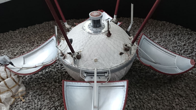 Петдесет и шест години преди това „Луна-9“ се спусна за първи път нежно върху Луната – днес учениците се опитват да я намерят отново