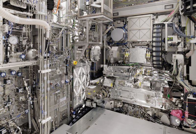 Стройниците на машини се развиват: печалбата на компании, които продават чипово оборудване, расте вече осми поредни квартала, благодарение на бурното развитие на ИИ