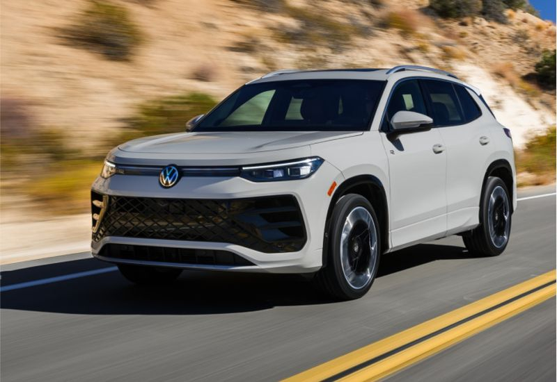 Волксваген оттегля около 100 000 електрически автомобили поради проблем със съставките на батериите.