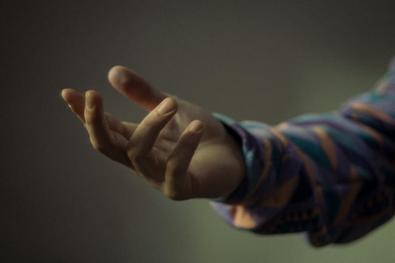 Apple е обучила изкуствен интелект да разпознава непознати ръкопожатия въз основа на EMG‑сигнали.