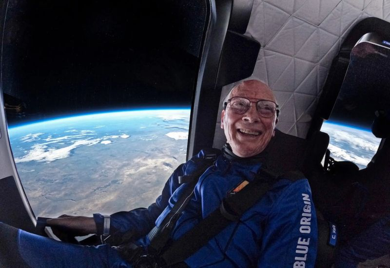 Блу Ориджин ще спре развитието на космически туризъм поне за две години, за да се съсредоточи върху проекта към Луната