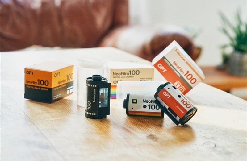 В Япония е представена дигиталната камера-ключалка OPT100 Neo Film във форма на катушка от 35-мм филм