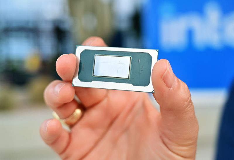 ИИ‑бумът кара търсенето на процесори Intel да се увеличи, а акциите след доклада се покачиха с 20 %