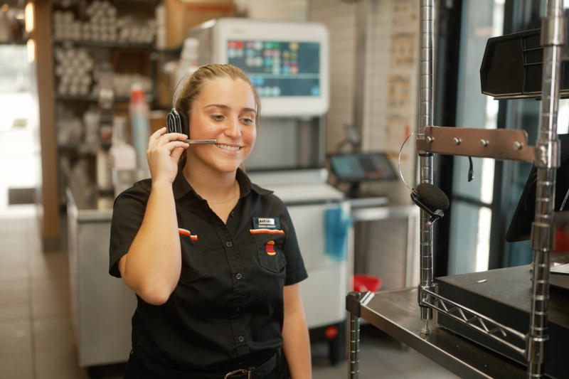 Бъргер Кинг ще използва изкуствен интелект за проверка дали служителите произнасят „моля“ и „благодаря“.