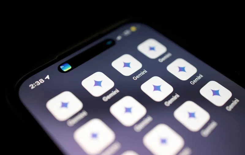 Google ще въведе във Gemini функция за импортиране на разговори от ChatGPT и други ИИ‑чат‑ботове