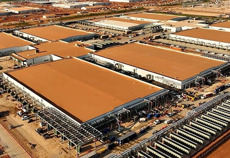 Microsoft ще вземе под контрола дата‑център с мощност около 1 ГВт в Техас, който Oracle и OpenAI не успяха да управляват.