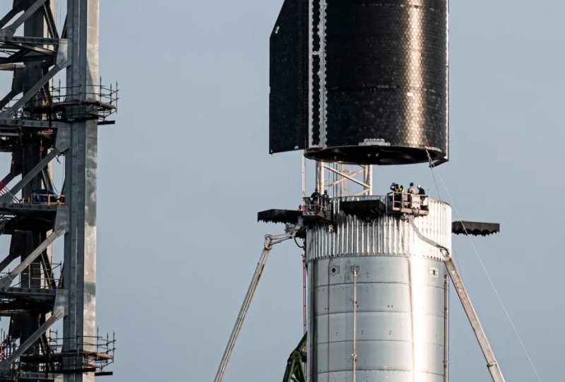 Служителят на компанията SpaceX почина на строителната площадка само няколко дни преди стартът на Starship; причината за инцидента се търси.