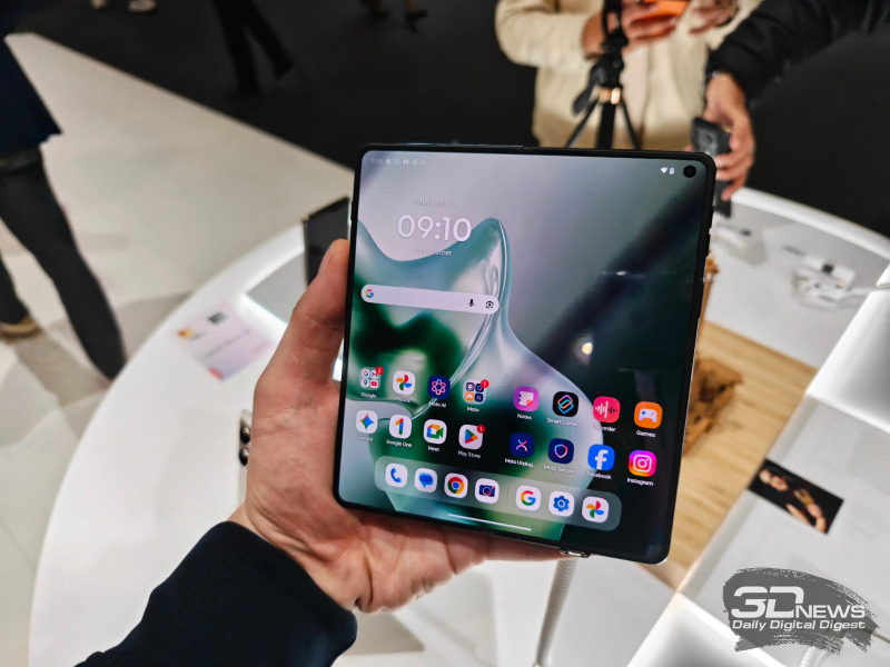 Motorola представи новия гъвкав телефон Razr Fold