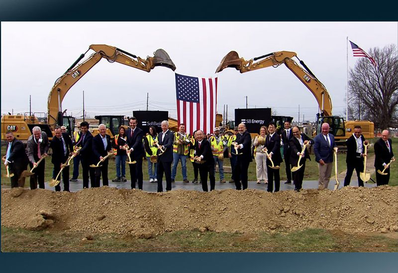 SoftBank се потапя все по-дълбоко в мултимилионен дълг, поставяйки изкуствения интелект като ключов фактор за развитие