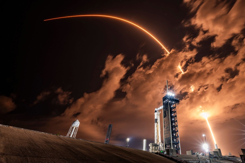 ФСС регулаторът критикува Amazon: първо разгрънете собствените си сателити, а после се оплаквайте от SpaceX.