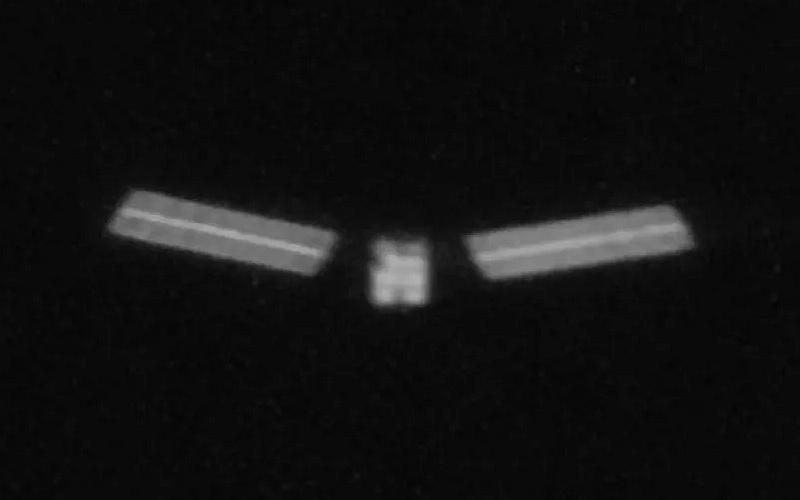 Starlink‑сателитът падна във въздуха, но неговото „портрет“ преди сблъсъка остана непоклатено