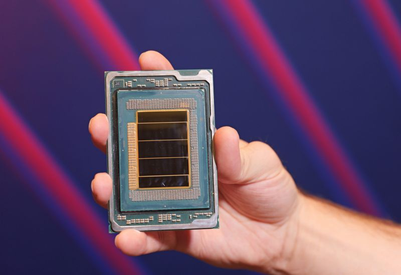 Цената на акции на Intel се увеличи почти с 25 %, стимулирайки пазара, а стойността на Nvidia достигна 5 трилиона долари.