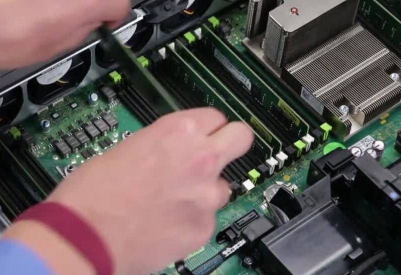 През пет години търсенето на памет според главата на Dell ще се увеличи надвястесекратно благодарение на растежа на AI‑паметите.