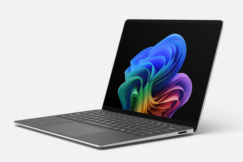 Microsoft ще принуди преминаването към Windows 11 25H2 дори и със стари операционни системи