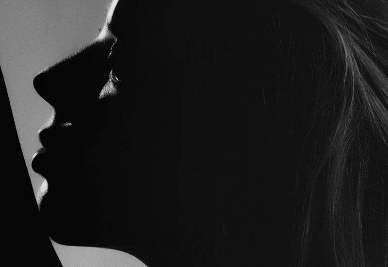 OpenAI отложи въвеждането на еротични чатове в ChatGPT поради притеснения относно тяхната безопасност