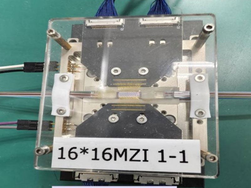 Китайските ученици принуждават роботи да мислят мигновено, ускорявайки развитието на силиконовата фотоника