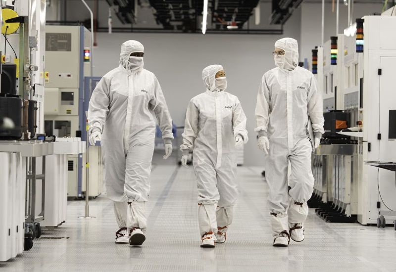 Може да минат още няколко години, преди цените за паметта да спаднат, — предупредяват експертите от пазара